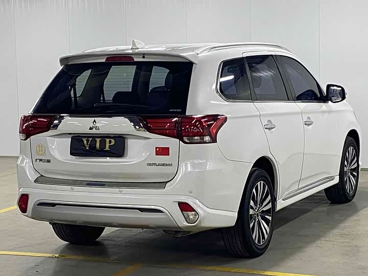 Фото 4 - Mitsubishi Outlander