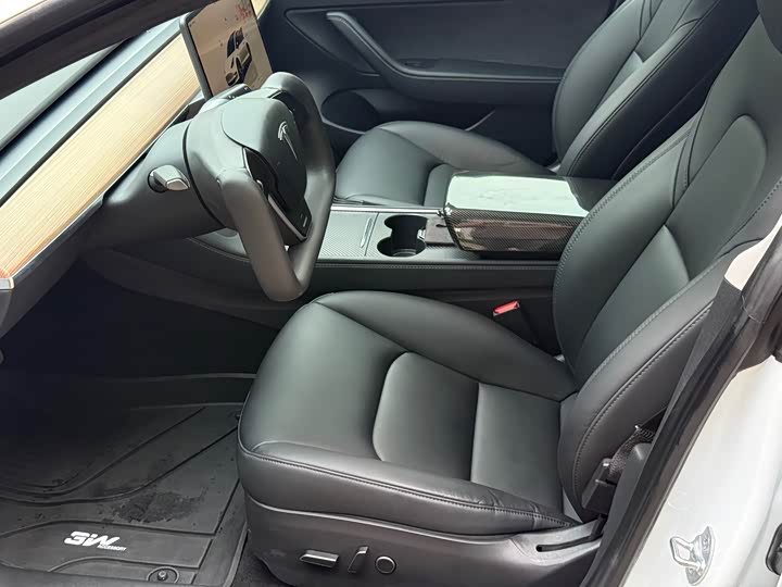 Фото 10 - Tesla Model 3