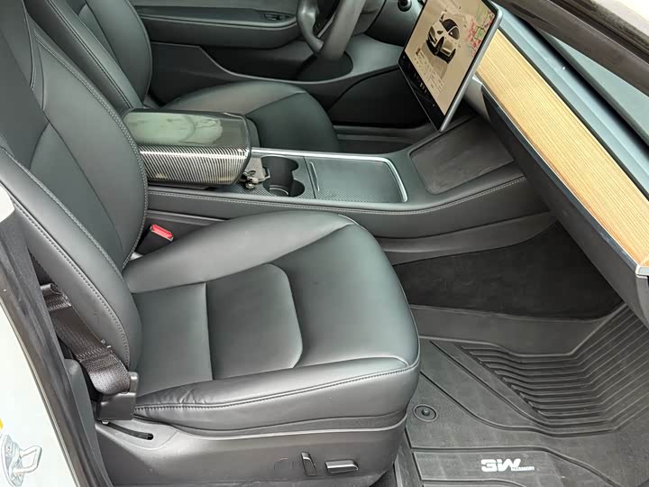 Фото 12 - Tesla Model 3