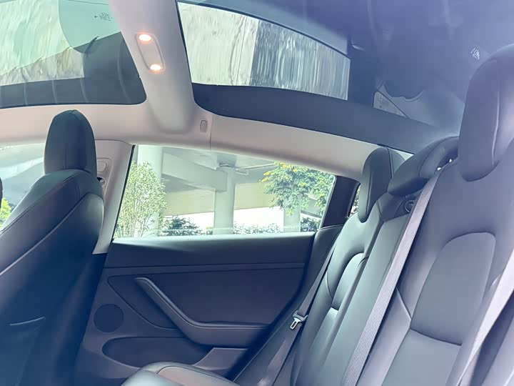 Фото 16 - Tesla Model 3