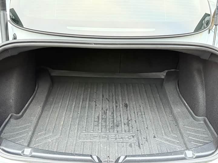 Фото 25 - Tesla Model 3