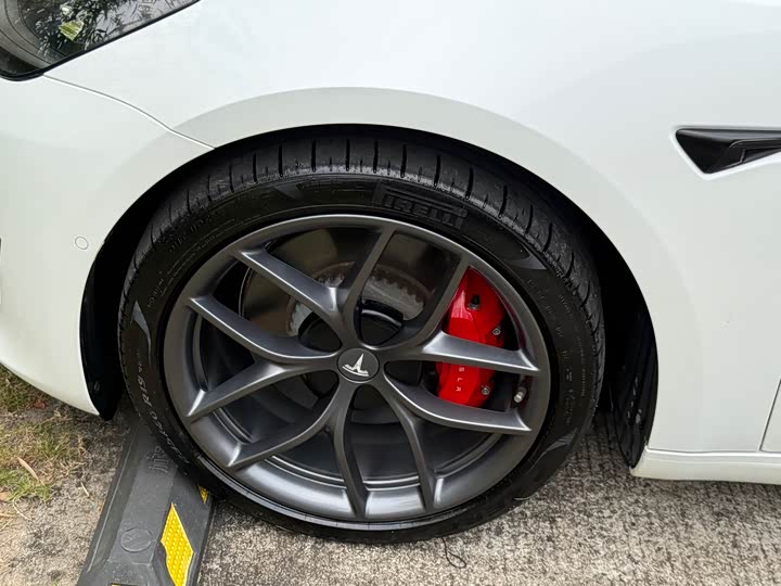 Фото 27 - Tesla Model 3