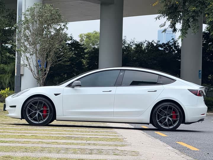 Фото 7 - Tesla Model 3