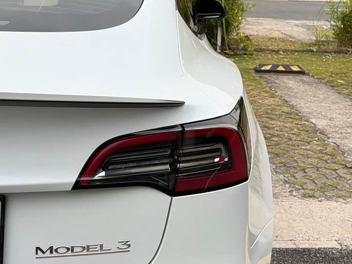 Фото 9 - Tesla Model 3