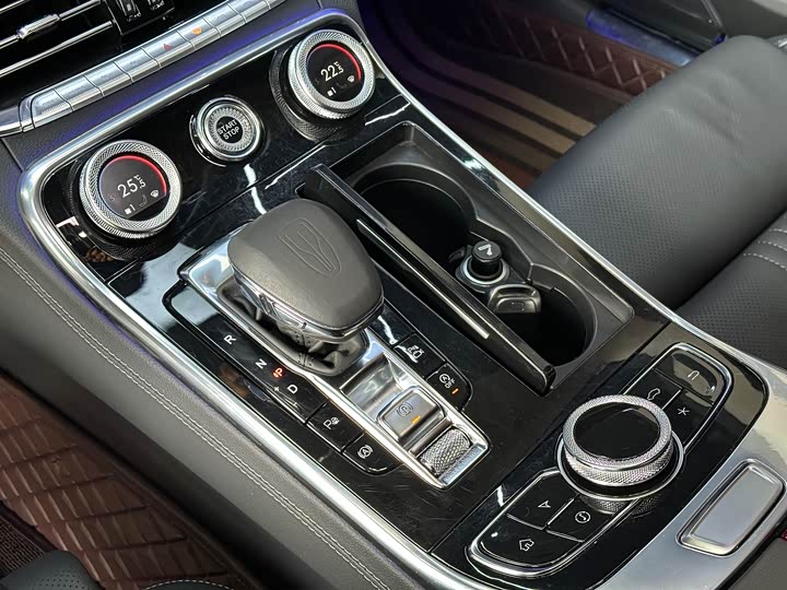 Фото 15 - Hongqi H9