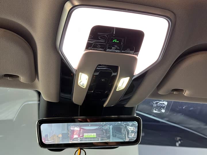 Фото 17 - Hongqi H9