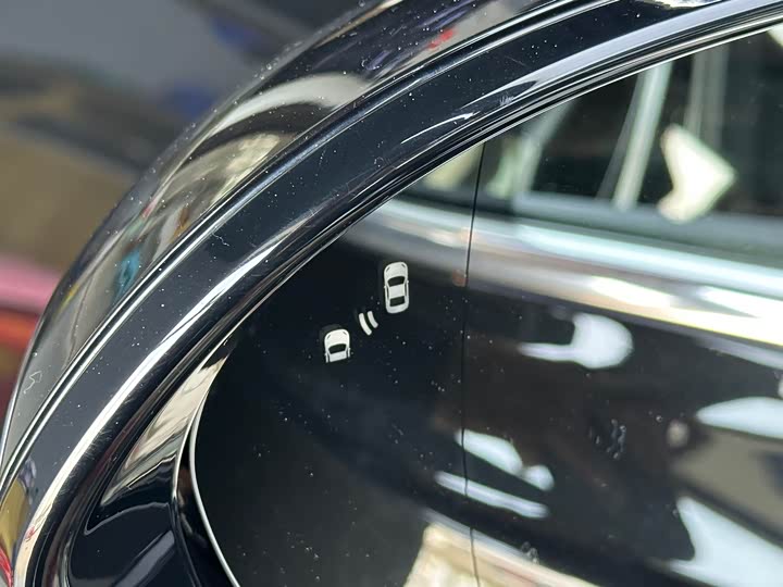 Фото 28 - Hongqi H9