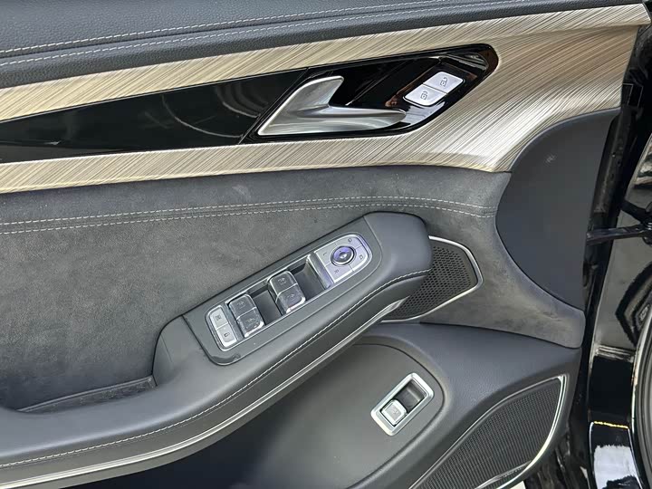 Фото 8 - Hongqi H9