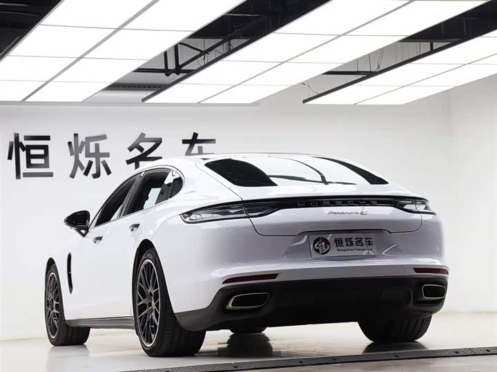 Фото 31 - Porsche Panamera