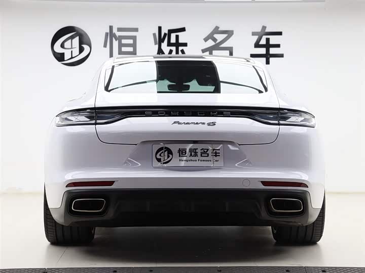 Фото 32 - Porsche Panamera