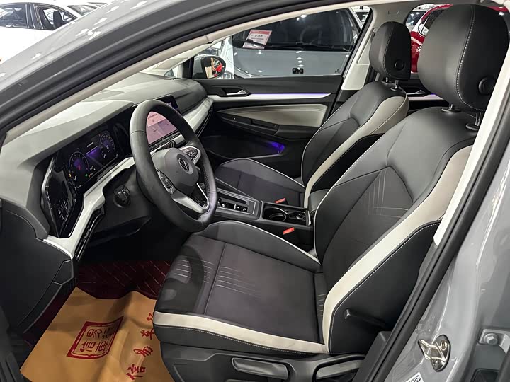 Фото 10 - Volkswagen Golf