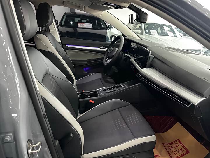 Фото 4 - Volkswagen Golf