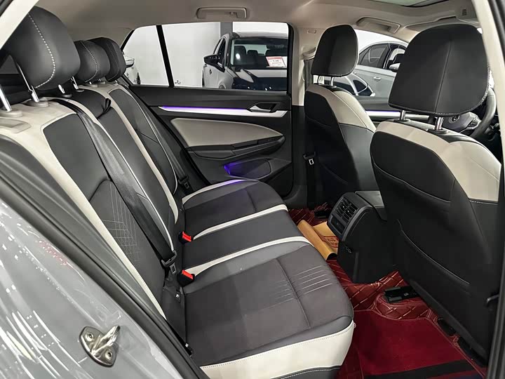 Фото 5 - Volkswagen Golf