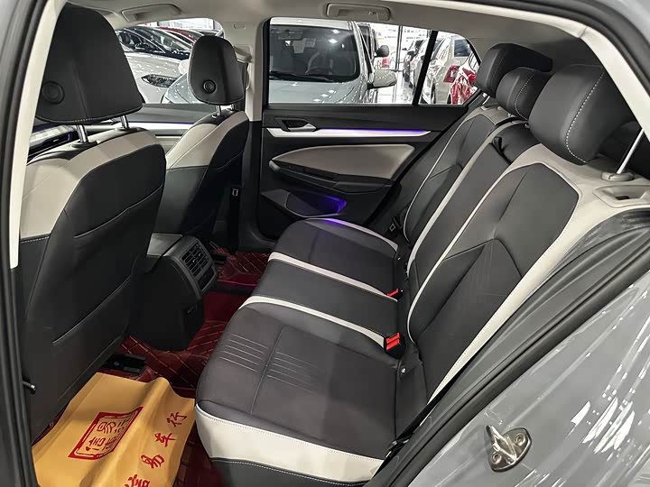 Фото 6 - Volkswagen Golf