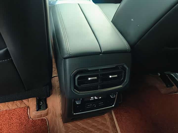 Фото 6 - Tank 400 Hybrid