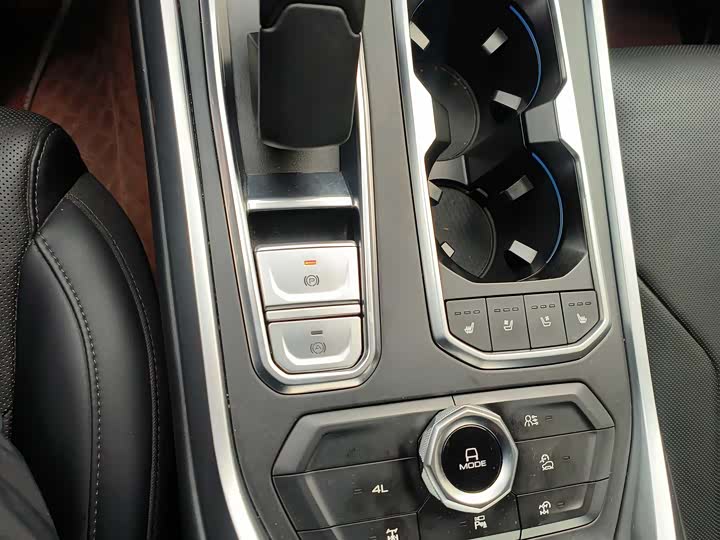 Фото 7 - Tank 400 Hybrid