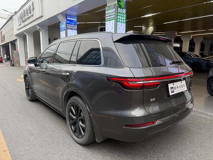 Фото 15 - LiXiang One