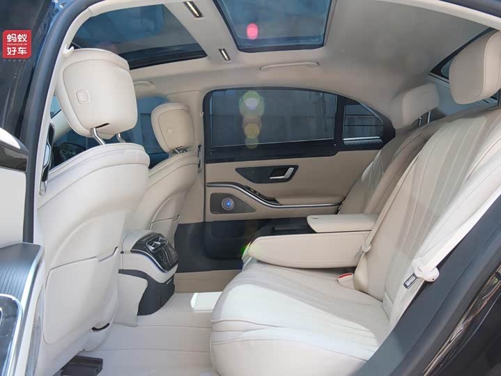 Фото 13 - Mercedes-Benz S-Class