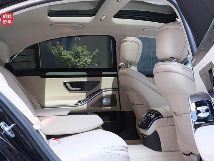 Фото 14 - Mercedes-Benz S-Class