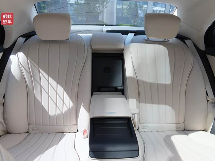 Фото 15 - Mercedes-Benz S-Class