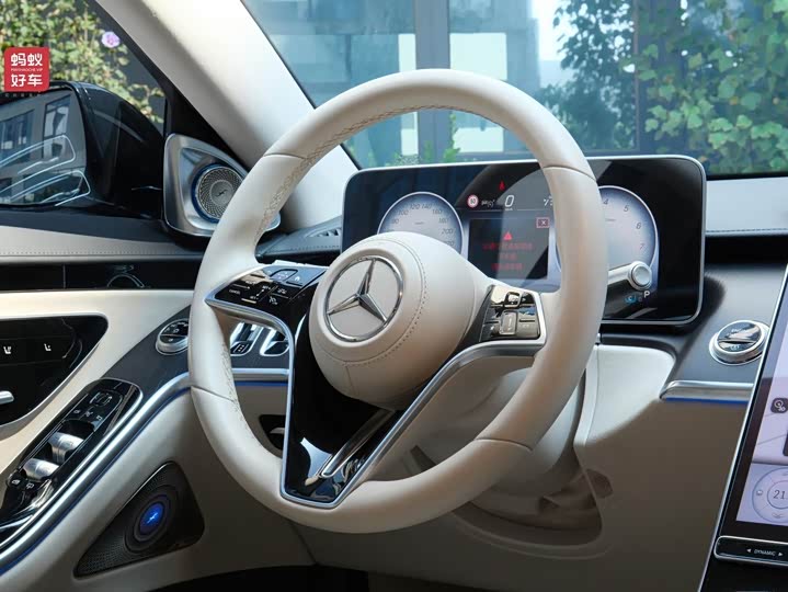 Фото 26 - Mercedes-Benz S-Class