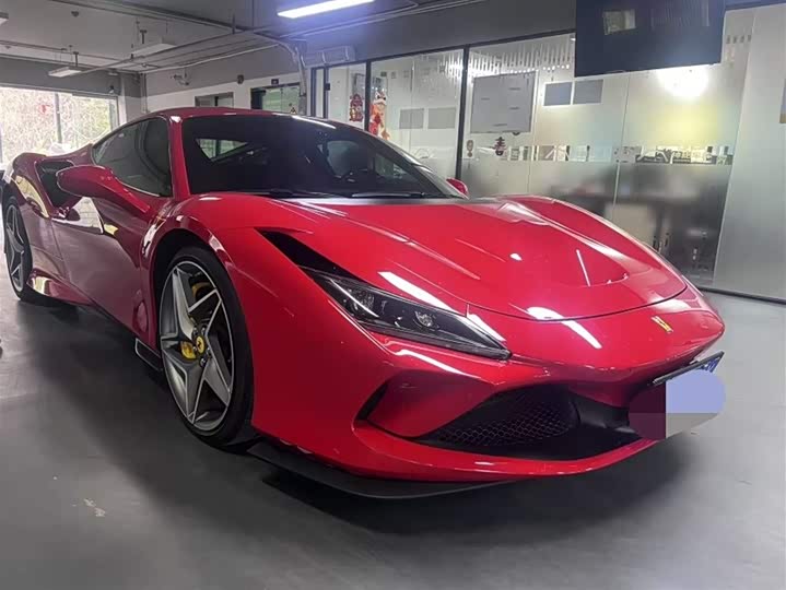 Фото 2 - Ferrari F8