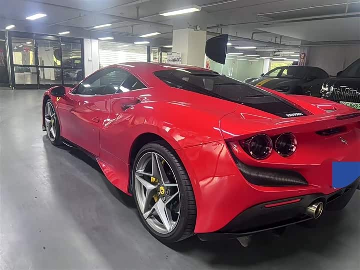 Фото 3 - Ferrari F8