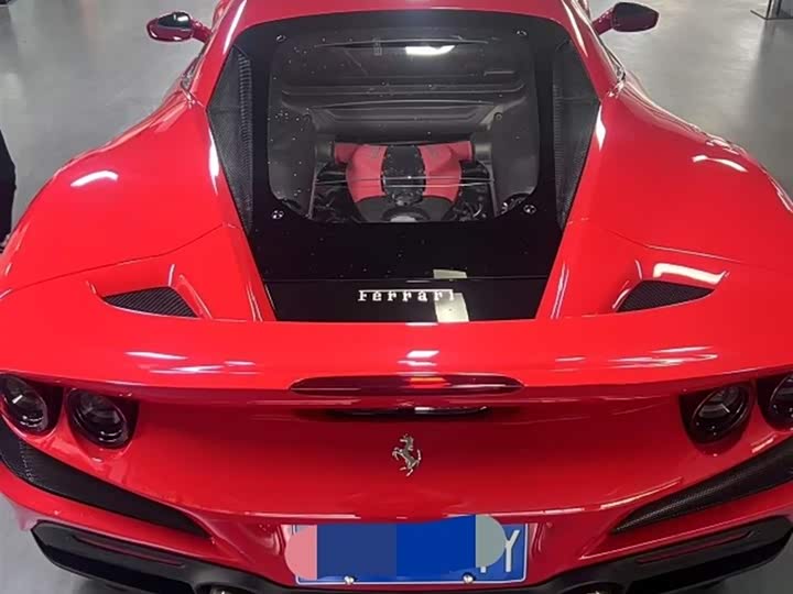 Фото 4 - Ferrari F8