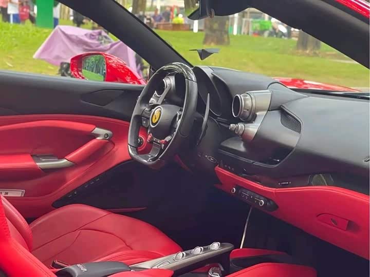 Фото 5 - Ferrari F8