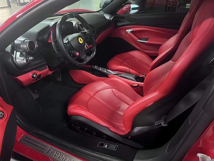 Фото 8 - Ferrari F8