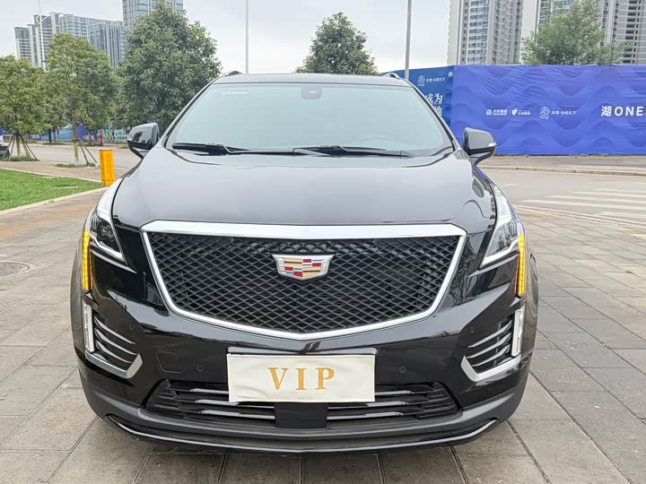 Фото 1 - Cadillac XT5