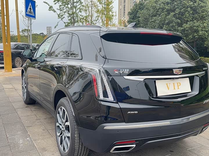 Фото 11 - Cadillac XT5