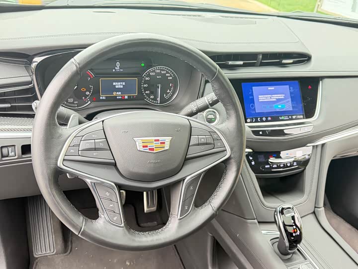 Фото 16 - Cadillac XT5