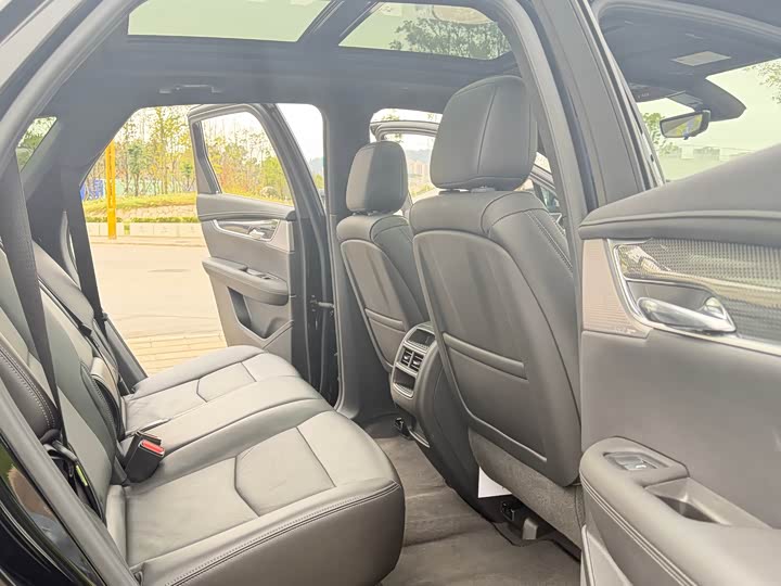 Фото 21 - Cadillac XT5