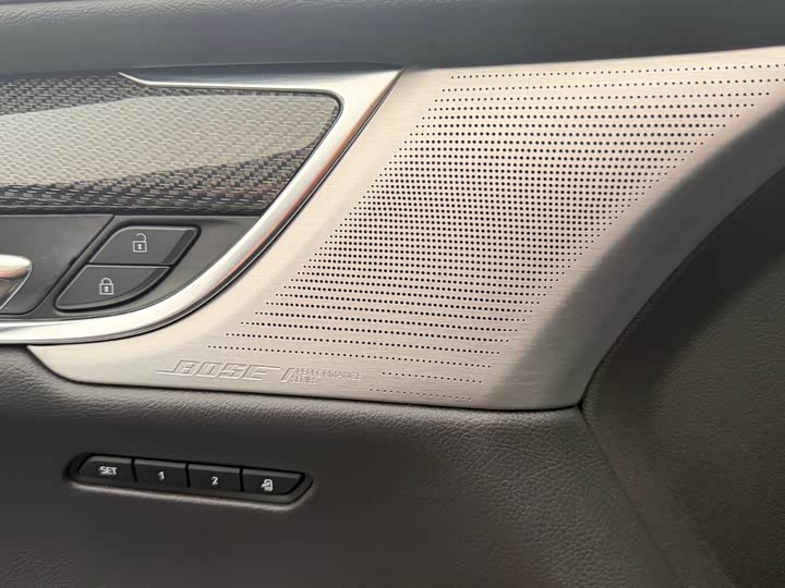 Фото 5 - Cadillac XT5