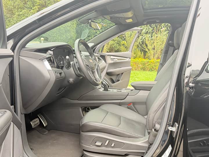 Фото 6 - Cadillac XT5