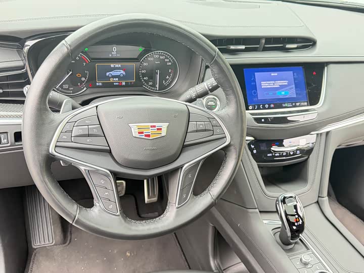 Фото 7 - Cadillac XT5