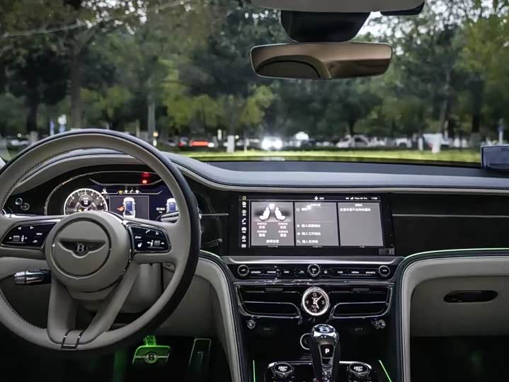 Фото 3 - Bentley Flying Spur Hybrid