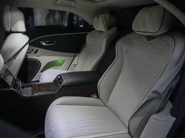 Фото 5 - Bentley Flying Spur Hybrid