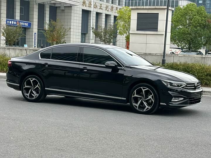 Фото 3 - Volkswagen Magotan