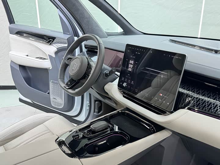 Фото 10 - Zeekr 009