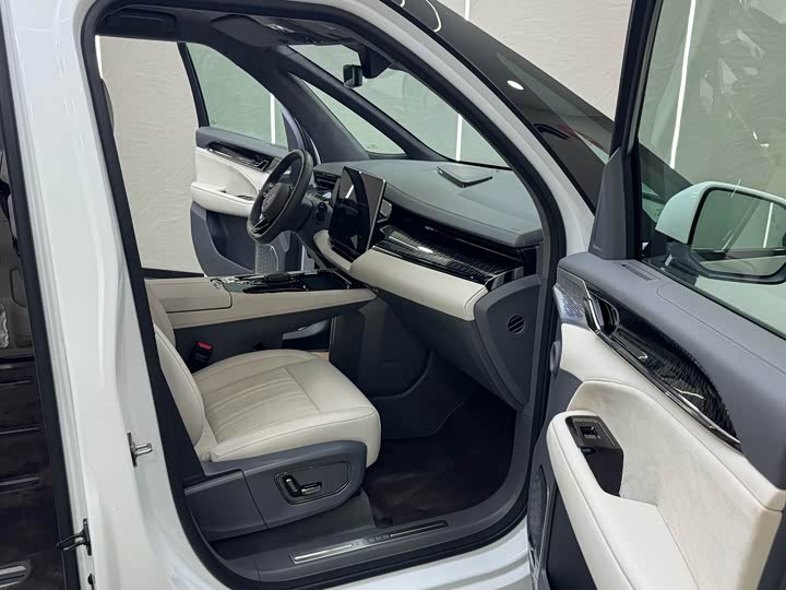 Фото 11 - Zeekr 009