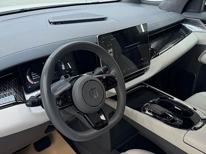 Фото 12 - Zeekr 009