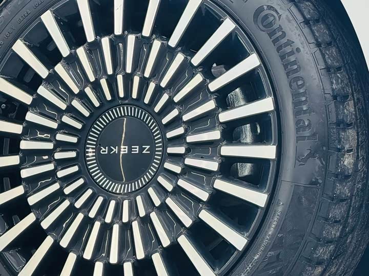 Фото 23 - Zeekr 009