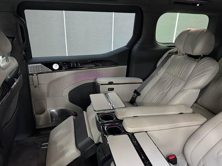 Фото 27 - Zeekr 009