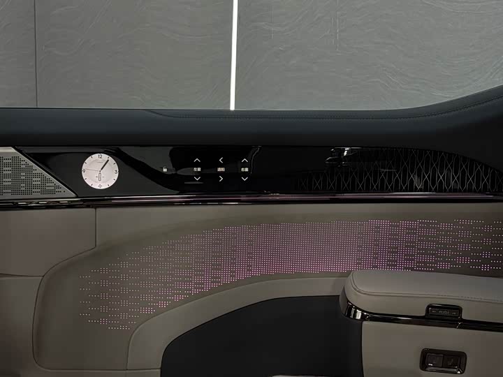 Фото 28 - Zeekr 009