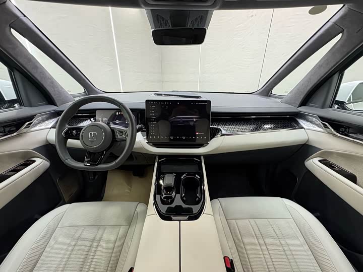 Фото 31 - Zeekr 009