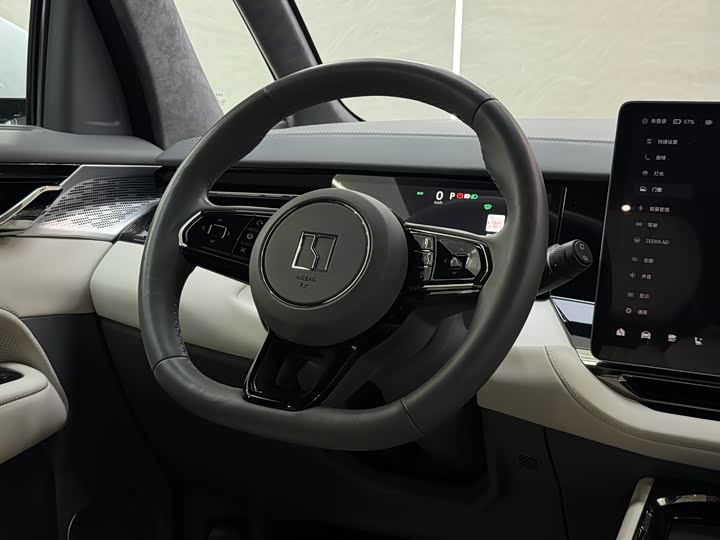 Фото 32 - Zeekr 009