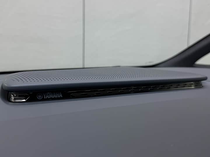 Фото 34 - Zeekr 009