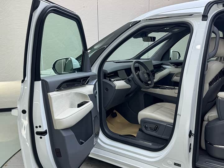 Фото 35 - Zeekr 009